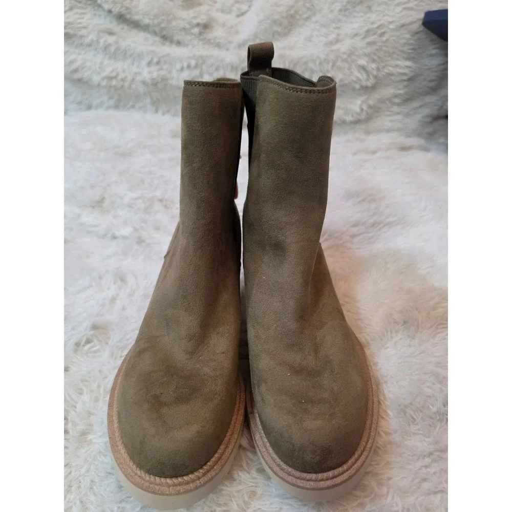 NWT MIA Novie Platform Chelsea Boots - Olive Taupe Suede - Women's Size 9